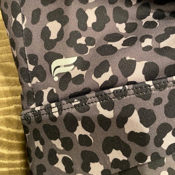Fabletics On-the-Go Leopard Sports Bra Small - Picture 6 of 7